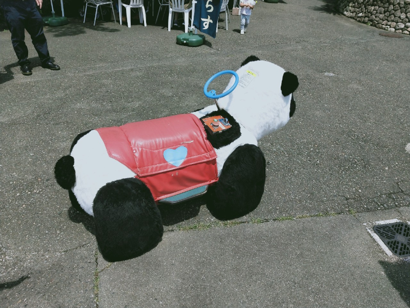 京急油壺マリンパーク 子供用の乗り物（100円で動く動物）